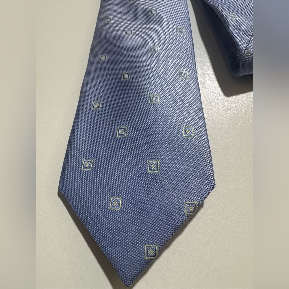 Michael Kors Blue Tie with Geometric Accents 100% silk